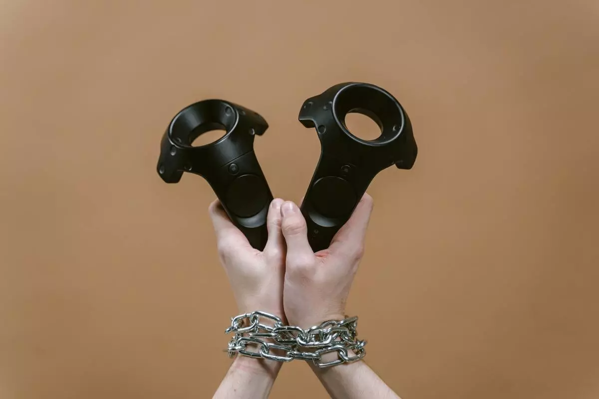 The wrists holding the VR Controller are tied with chains.