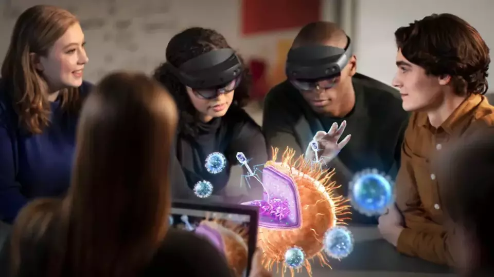 Microsoft HoloLens 2 Interactive Learning