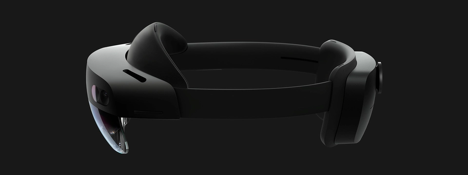 Microsoft HoloLens 2: A Comprehensive Review