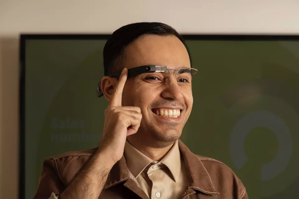 The Comprehensive History of Smart Glasses