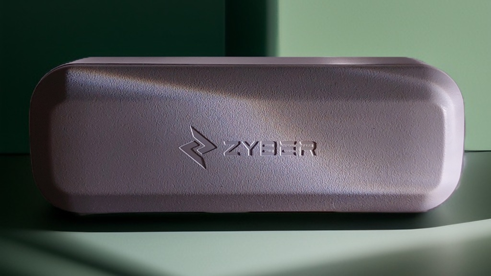 Front view of ZyberVR Magnetic VR Battery Pack
