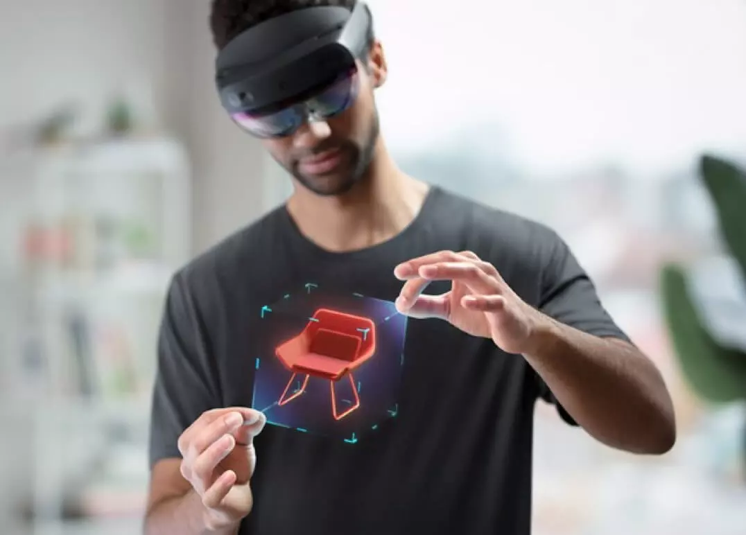 Mixed reality usage with Microsoft HoloLens 2