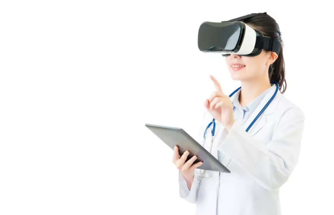 The Role of Augmented Reality (AR) and Virtual Reality (VR) in Modern Medical Tourism